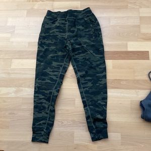 Alphalete women’s joggers